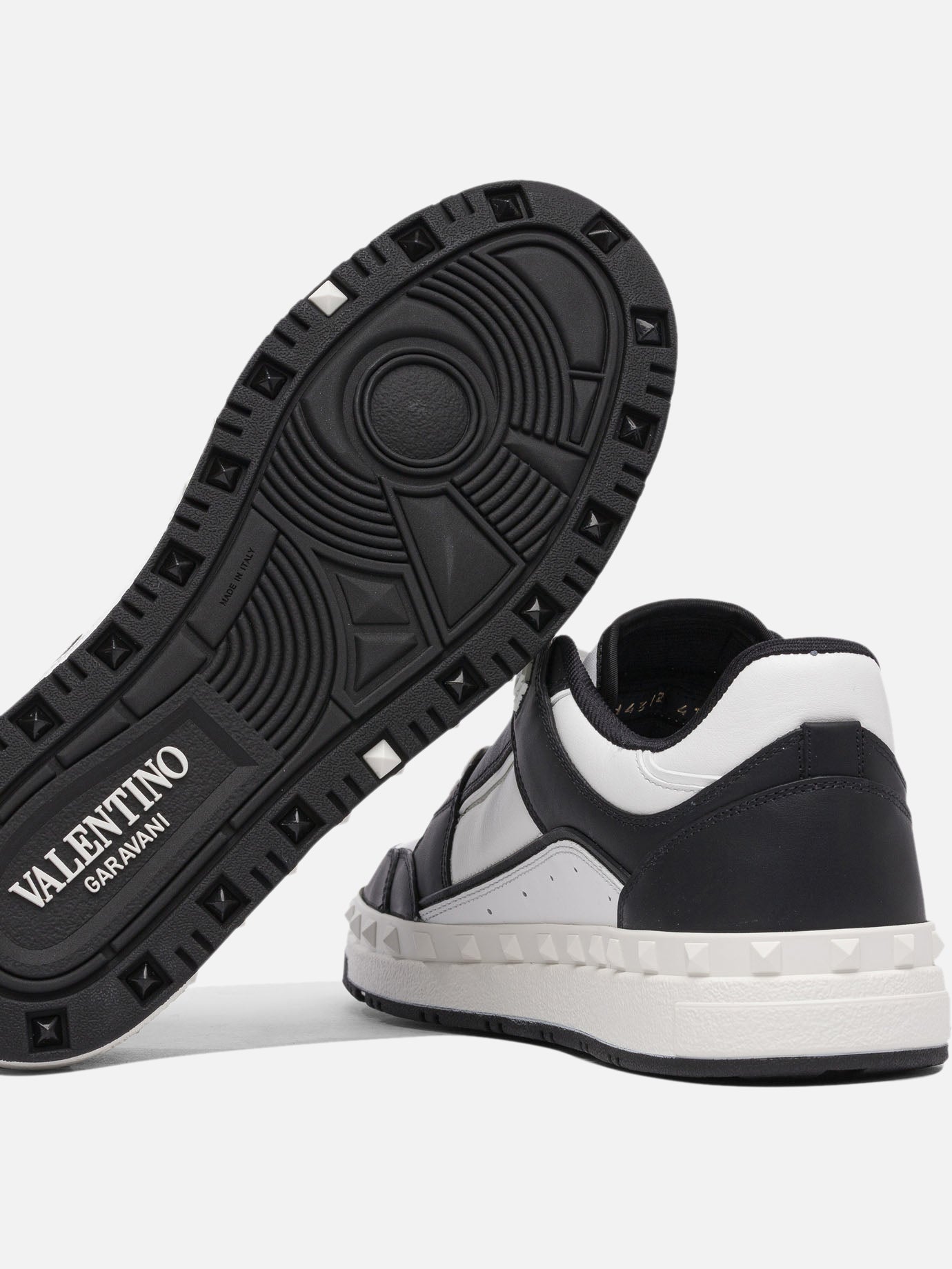 Low top sneakers 100% leather - 100% rubber  Black - Valentino Garavani Men | PDP | VIETTI Online Store | thumbnail_5