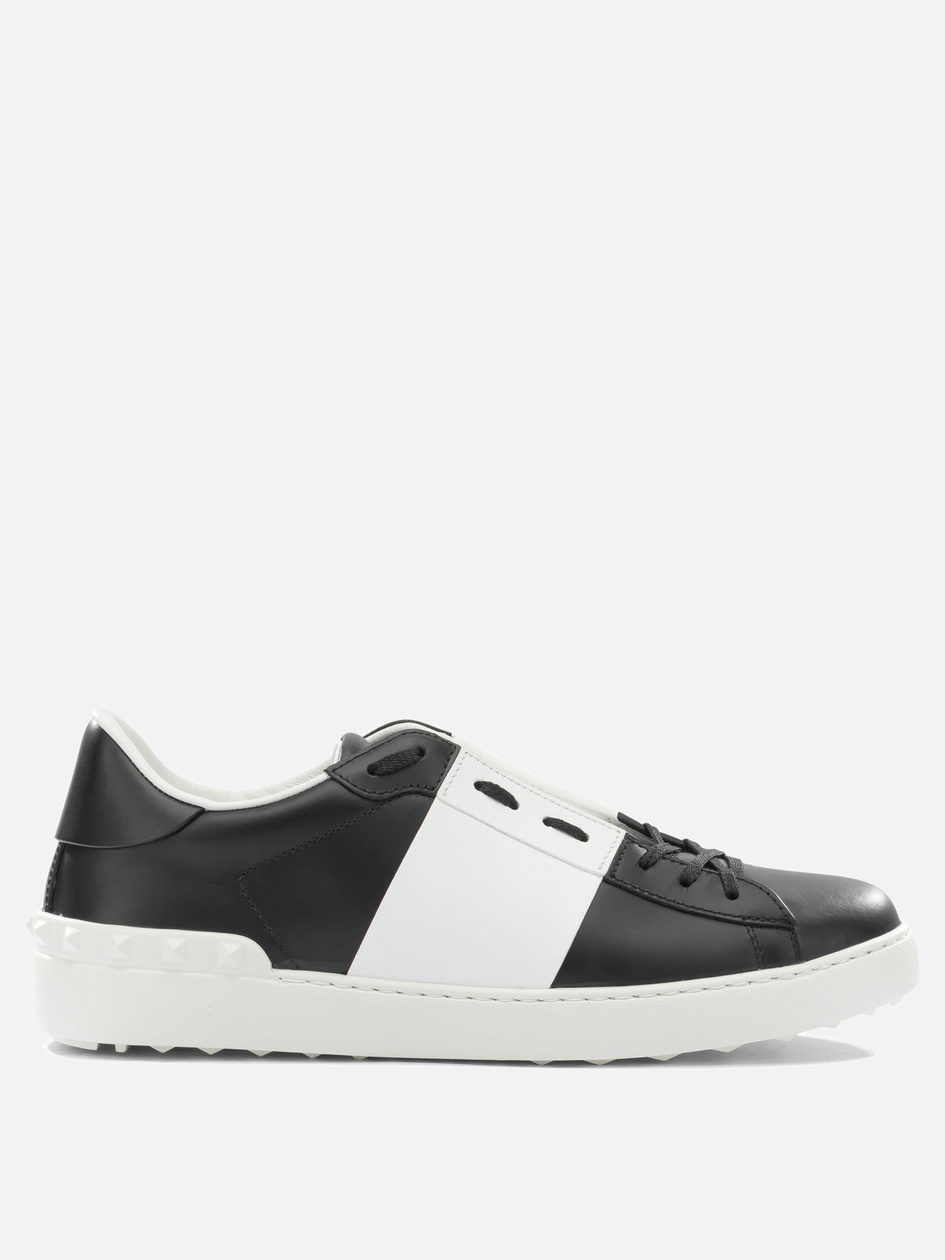Low top sneakers 100% calf leather - 100% cowhide  Black - Valentino Garavani Men | PDP | VIETTI Online Store | Zoom-Modal

